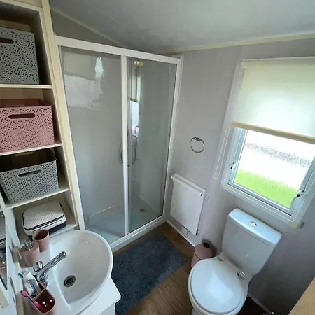 Robin Hood Caravan Park North Wales Free Wi-Fi And Smart Tvs Passes Not Included Rhyl Exterior photo